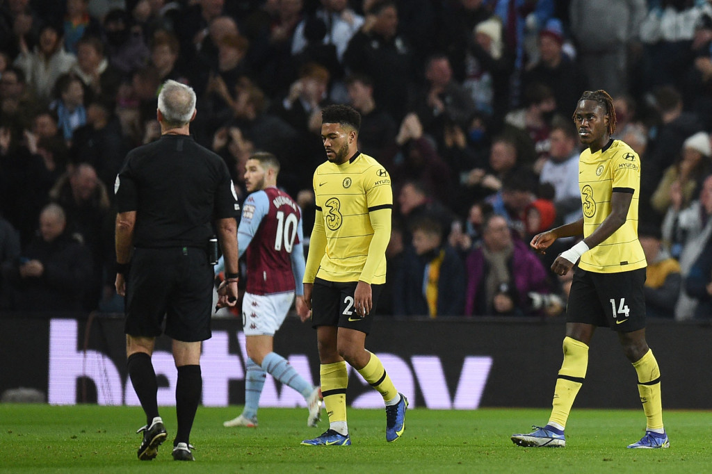 Villa unggul lebih dulu lewat gol bunuh diri Reece James di menit k4-28. 