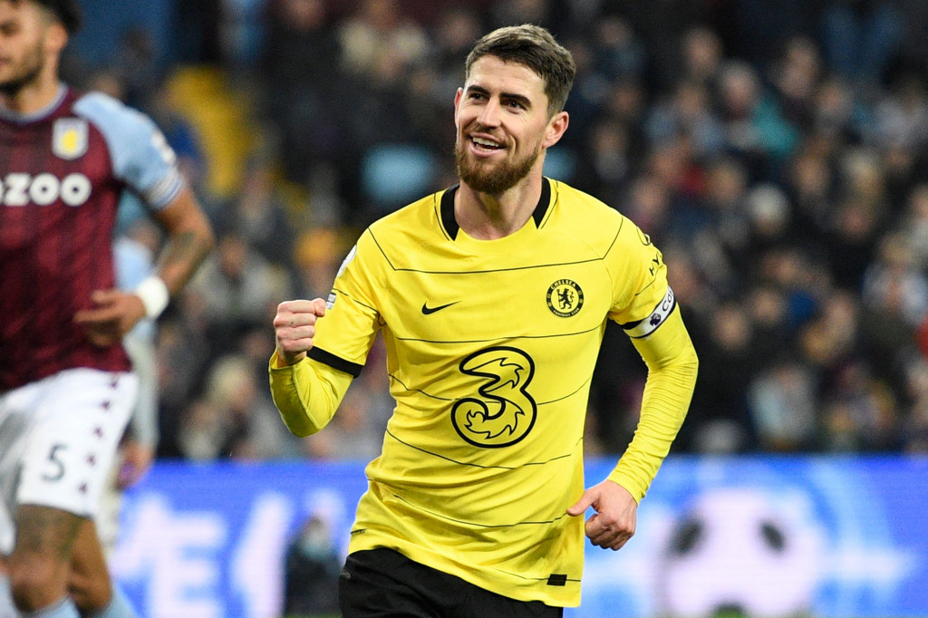 Jorginho melakukan selebrasi usai mencetak gol ke gawang Aston Villa dalam laga boxing day Liga Inggris di Villa Park, Senin, 27 Desember 2021, dini hari WIB.