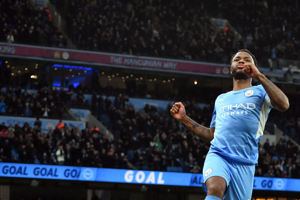 Raheem Sterling melakukan selebrasi usai mencetak gol ke gawang Leicester City pada pekan ke-19 Premier League.