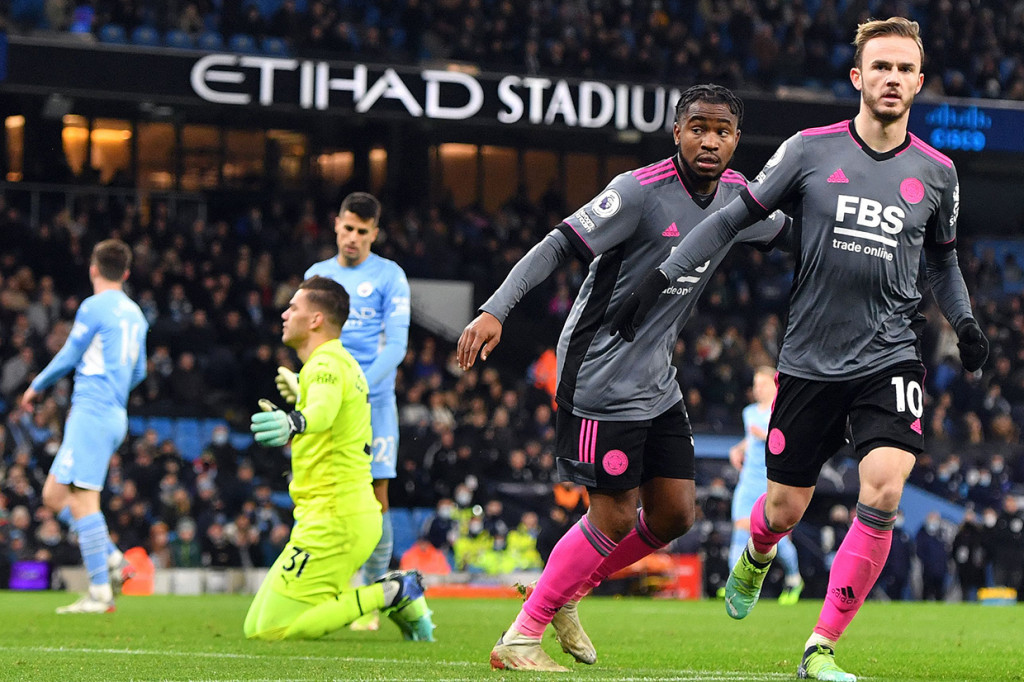 Leicester memberikan kejutan di awal babak kedua dengan mencetak tiga gol beruntun dalam periode singkat. James Maddison, Ademola Lookman, dan Kelechi Iheanacho menipiskan selisih menjadi 3-4.