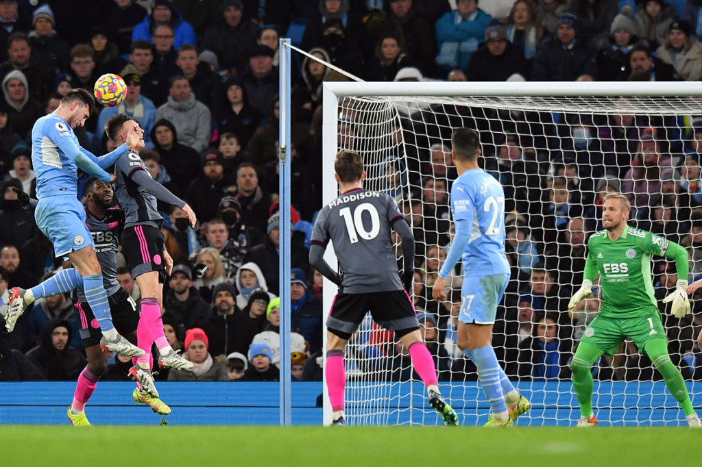 Tapi Manchester City menambah dua gol lain dari Aymeric Laporte dan Sterling.