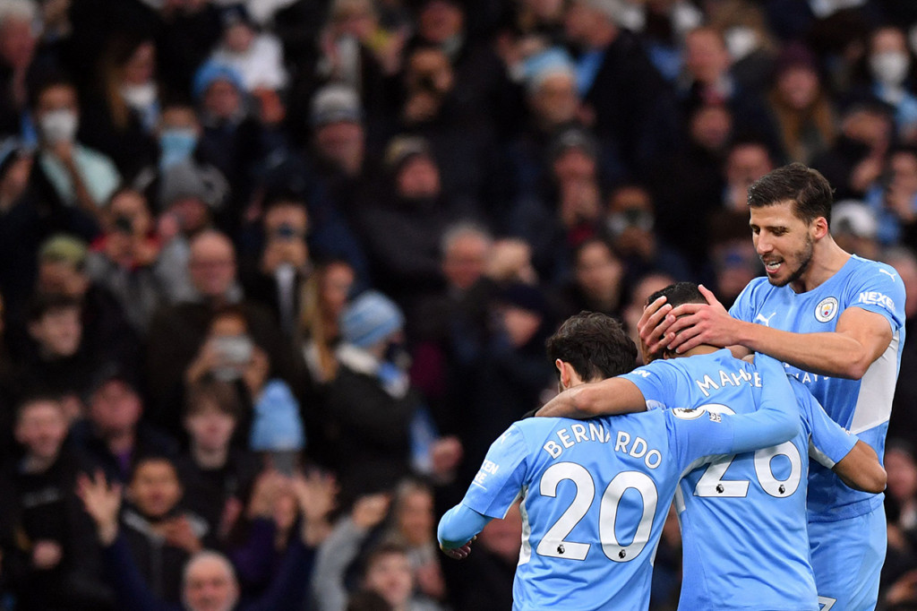 Kemenangan atas Leicester City membuat Man City semakin terlihat perkasa di puncak klasemen Liga Inggris musim 2021-2022. Saat ini, Man City memimpin klasemen Liga Inggris dengan koleksi 47 poin dari 19 pertandingan.