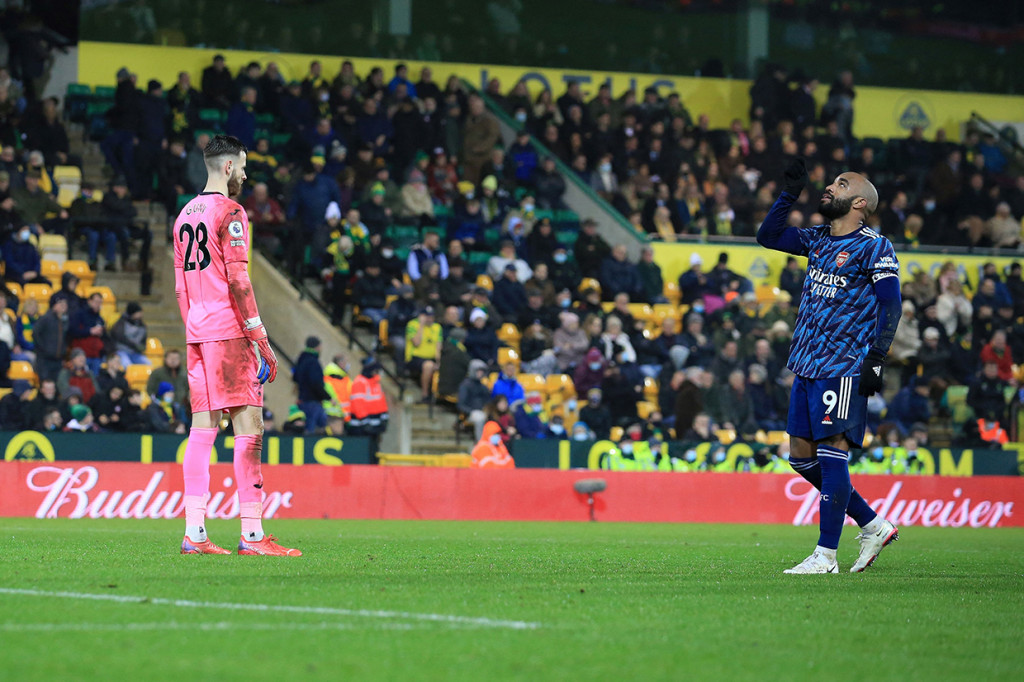 Alexandre Lacazette melakukan selebrasi usai mencetak gol ke gawang Norwich City dalam laga boxing day Liga Inggris.