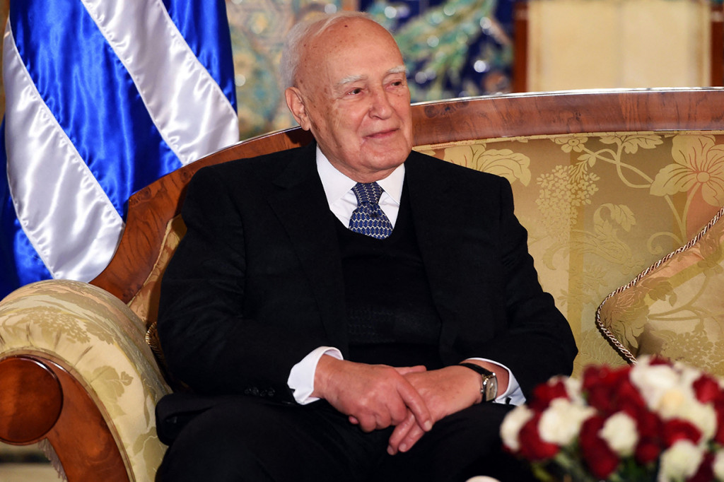 Mantan Presiden Yunani Karolos Papoulias meninggal dunia dalam usia 92 tahun pada Minggu, 26 Desember 2021.