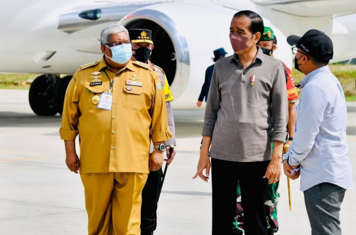 Di Sulawesi Tenggara, Presiden diagendakan untuk meninjau pabrik pembuatan besi, hingga meninjau dan meresmikan pabrik smelter nikel.