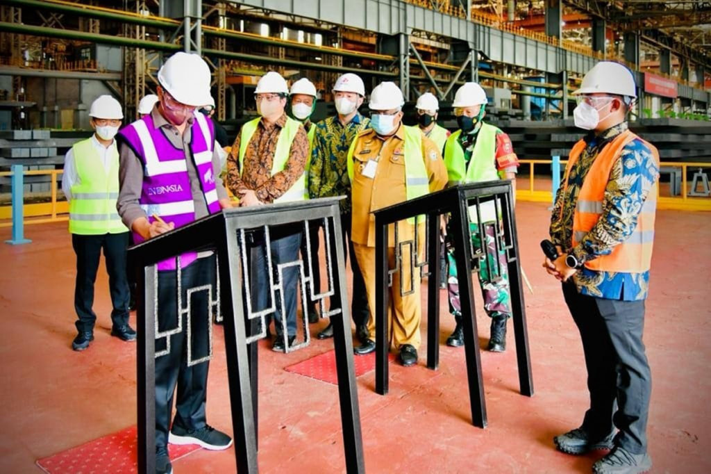 Smelter ini merupakan tindak lanjut atas perintah kepala negara untuk tidak mengekspor barang tambang mentah seperti nikel.