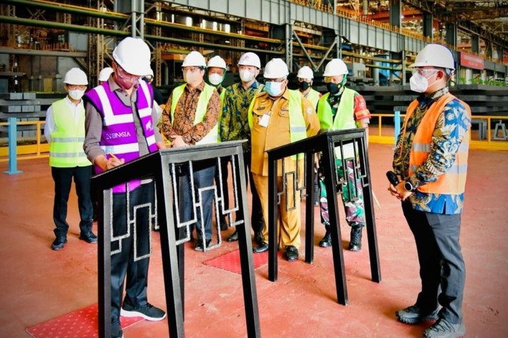 Smelter ini merupakan tindak lanjut atas perintah kepala negara untuk tidak mengekspor barang tambang mentah seperti nikel.