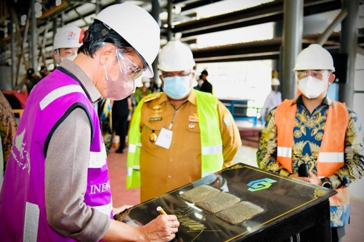 Tidak hanya itu, apabila smelter tersebut memproduksi bijih nikel menjadi stainless steel maka akan meningkatkan nilai tambah hingga 19 kali lipat.