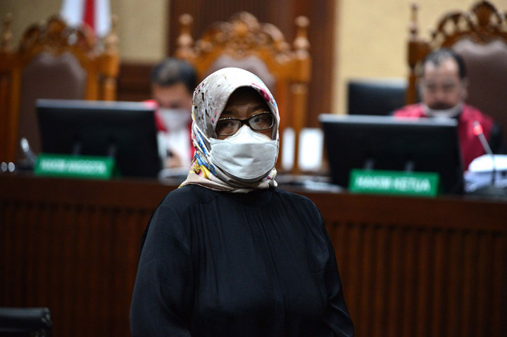 Solihah dituntut empat tahun penjara subsider tiga bulan penjara dan denda Rp1,9 miliar dalam kasus kegiatan fiktif agen PT Asuransi Jasindo (Persero) dalam pengadaan asuransi minyak dan gas BP Migas-KKKS pada 2010-2012 dan 2012-2014.