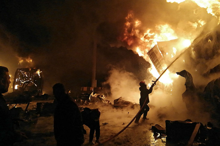 Pada 7 Desember, Israel melakukan serangan terhadap pengiriman senjata Iran di Latakia, yang terletak di jantung barat Suriah Presiden Bashar al-Assad, tanpa menimbulkan korban.