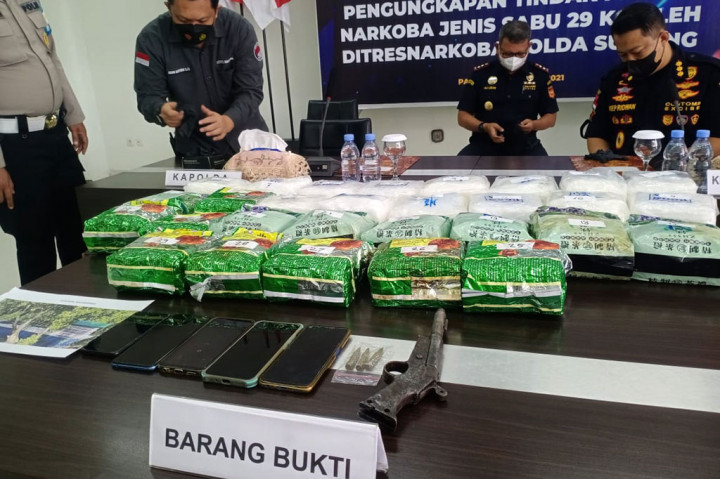 Tersangka yang berhasil diamankan adalah D (39) warga Siboang, Kecamatan Sojol; R (43) warga Desa Pesik, Kecamatan Sojol Utara; S (40) warga Kabupaten Tolitoli; A (35) warga Sandaran, Kabupaten Kutai Timur, Kalimantan Timur; dan H (36) asal Batu 13 Apas, Negeri Sabah Malaysia.
