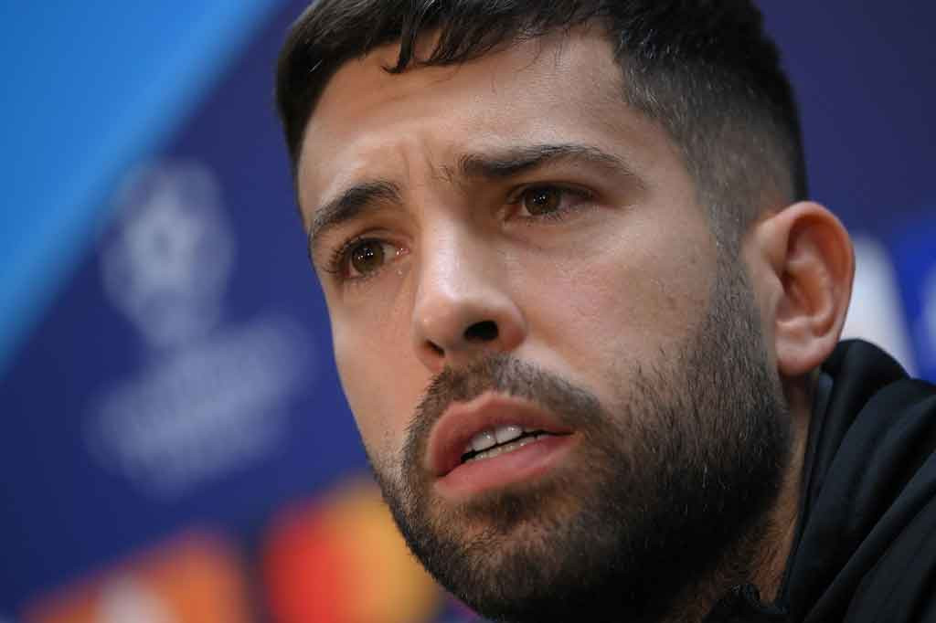 Bek sayap kiri Barcelona, Jordi Alba dinyatakan positif covid-19 dan dipastikan absen saat klubnya bertandang ke Real Mallorca dalam pertandingan Liga Spanyol, Senin, 3 Januari 2022 dini hari WIB.