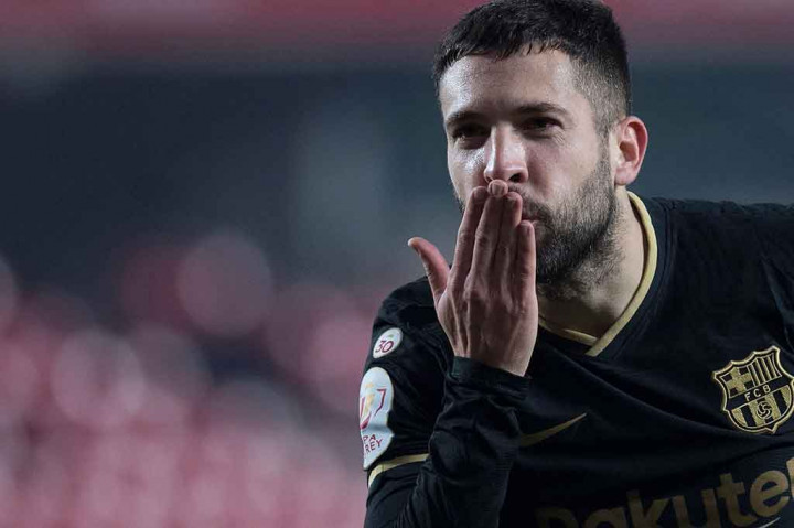 Pemain berusia 32 tahun itu adalah penggawa Blaugrana ketiga yang terinfeksi covid-19 selama periode Natal setelah bek Clement Lenglet dan Dani Alves.