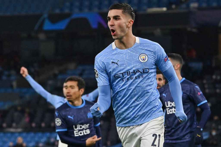 Barca menyatakan bahwa Torres telah menandatangani kontrak hingga Juni 2027 dan dia akan memiliki klausul rilis sebesar 1 miliar euro.