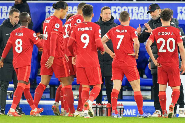 Juergen Klopp berusaha mengubah keadaan dengan memasukkan Roberto Firmino menggantikan Jordan Henderson dan bermain dengan empat penyerang, tetapi Leicester sukses menjaga rapat-rapat pertahanan mereka untuk mempertahankan skor 1-0 hingga peluit bubaran.