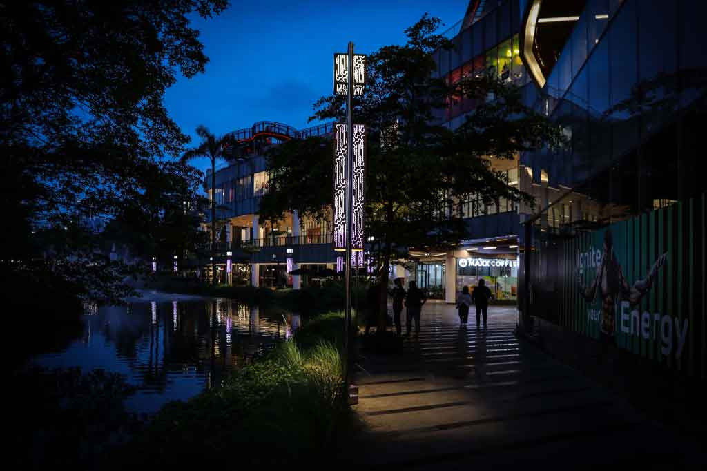 Tempat tersebut kini menjadi salah satu objek wisata yang ramai dikunjungi terutama menjelang senja.