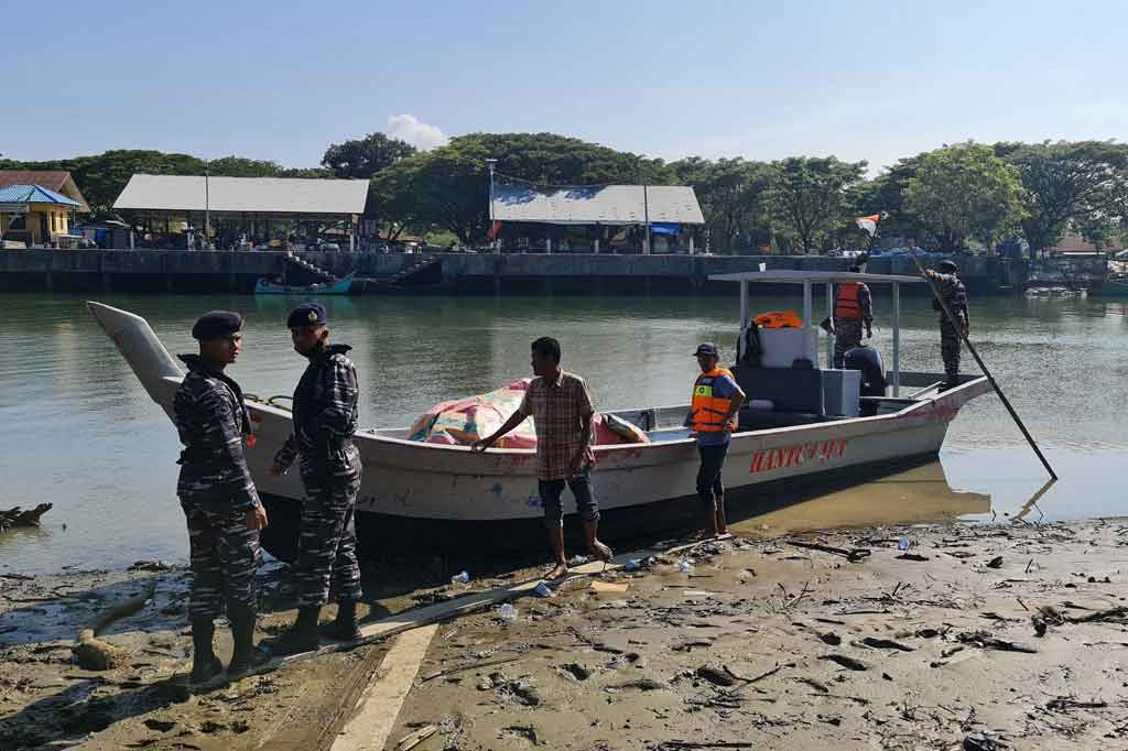 Bupati Muzakkar menyatakan bahwa bantuan untuk sekitar 120 etnis Rohingya tersebut karena alasan kemanusiaan. 