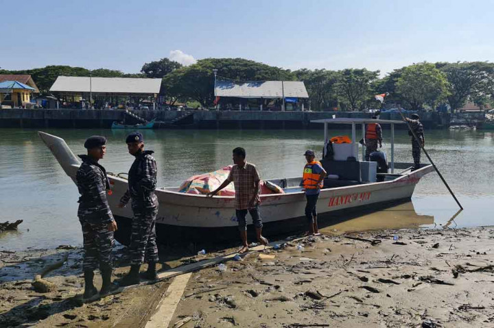Bupati Muzakkar menyatakan bahwa bantuan untuk sekitar 120 etnis Rohingya tersebut karena alasan kemanusiaan. 