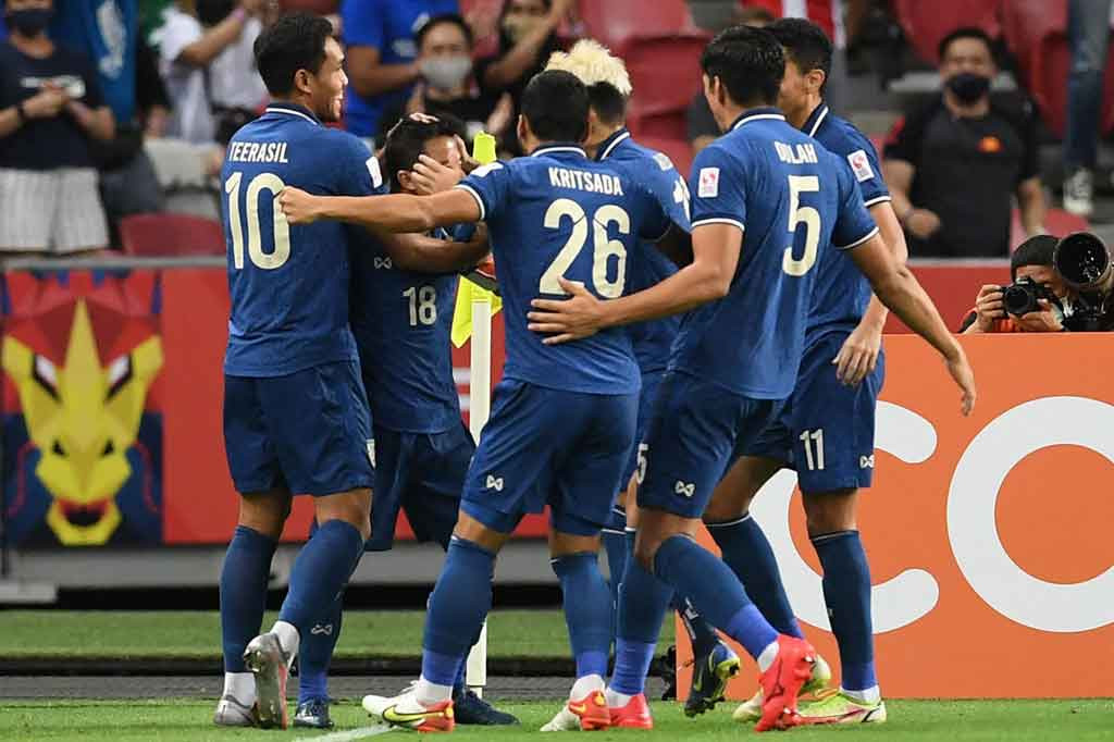 Timnas Indonesia takluk dengan skor telak 0-4 dari Thailand pada laga leg 1 final Piala AFF 2020 di National Stadium, Singapura, Rabu, 29 Desember 2021 malam WIB.