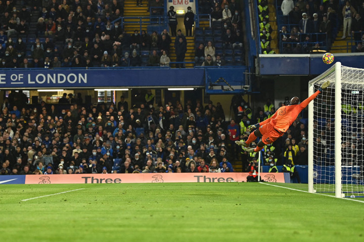 Babak kedua Mendy berjibaku menyelamatkan gawang Chelsea dari eksekusi tendangan bebas Alexis Mac Allister dan tembakan jarak jauh Yves Bissouma.