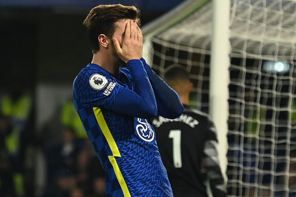 Permainan terbuka terus tersaji dan tepat di pengujung waktu normal Mount berhasil menyarangkan bola ke gawang Brighton yang ditinggalkan kiper Robert Sanchez. Sayangnya gol itu dianulir karena Mount dinilai terlebih dulu melanggar Veltman saat berusaha merebut penguasaan bola.