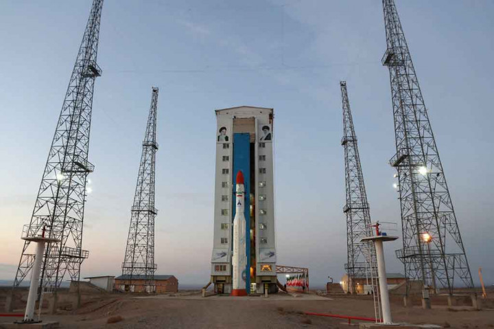 Iran bersiap meluncurkan satelit Simorgh (Phoenix) lokasi yang dirahasiakan, Kamis, 30 Desember 2021. Peluncuran satelit tersebut kemungkinan akan membuat jengkel negara-negara Barat di tengah pembicaraan sulit untuk menghidupkan kembali kesepakatan nuklir 2015.