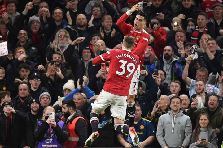 MU memperbesar keunggulan menjadi 3-0 lewat Ronaldo menyambar bola tembakan McTominay yang membentur mistar gawang pada menit ke-35.