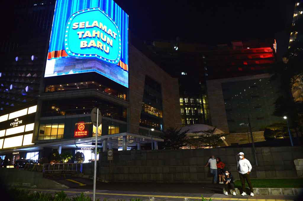 Lalu lintas di sejumlah ruas jalan Jakarta Pusat, seperti Jalan Medan Merdeka Timur, Jalan Katedral hingga Bundaran Tugu Tani dan Patung Kuda terlihat lengang. Polri menurunkan ribuan personel yang dikerahkan untuk pengamanan Natal dan Tahun Baru.