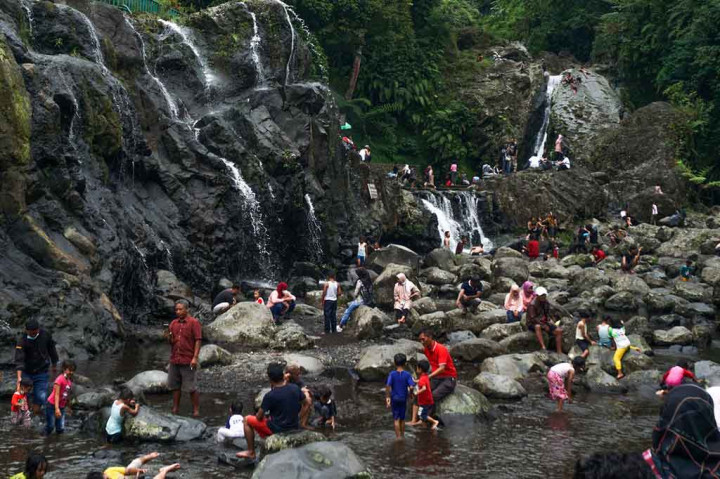Sejumlah objek wisata di Banyumas, Jawa Tengah (Jateng) dipadati  pengunjung pada Sabtu, 1 Januari 2022. Bahkan di Lokawisata Baturraden, jumlah  pengunjung hingga siang telah mencapai 2 ribu orang.