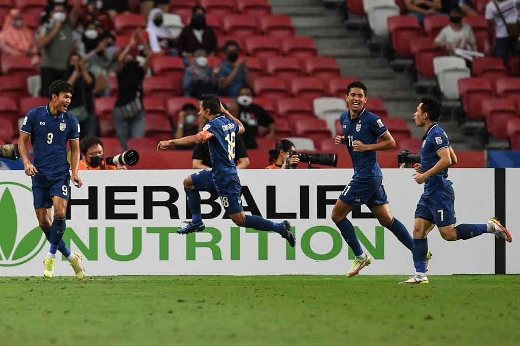 Di babak kedua, Thailand berhasil menyamakan kedudukan lewat striker Adisak Kraisom pada menit ke-54.