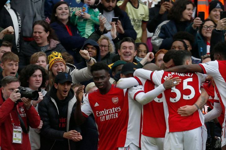 Arsenal menutup babak pertama unggul 1-0 berkat gol Bukayo Saka di menit ke-31.