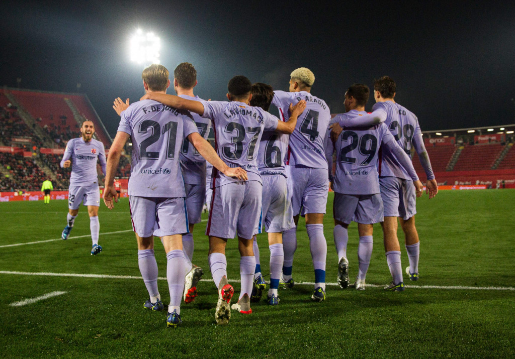 Blaugrana, julukan Barcelona, berhasil meraih kemenangan saat dilanda badai Covid-19. Sebelum pertandingan kontra Mallorca, Barcelona dilanda 10 kasus Covid-19. Di samping itu, mereka juga kehilangan tujuh pemain yang harus absen karena cedera dan terkena skors.