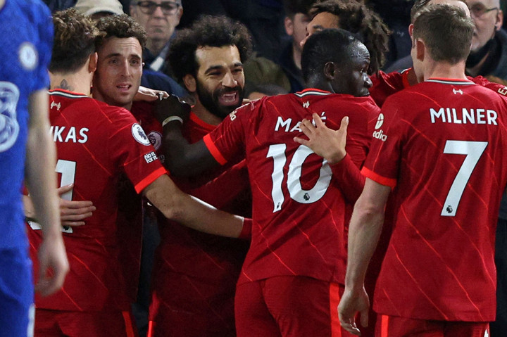 Mohamed Salah melakukan selebrasi usai mencetak gol ke gawang Chelsea pada pekan ke-21 Liga Inggris.