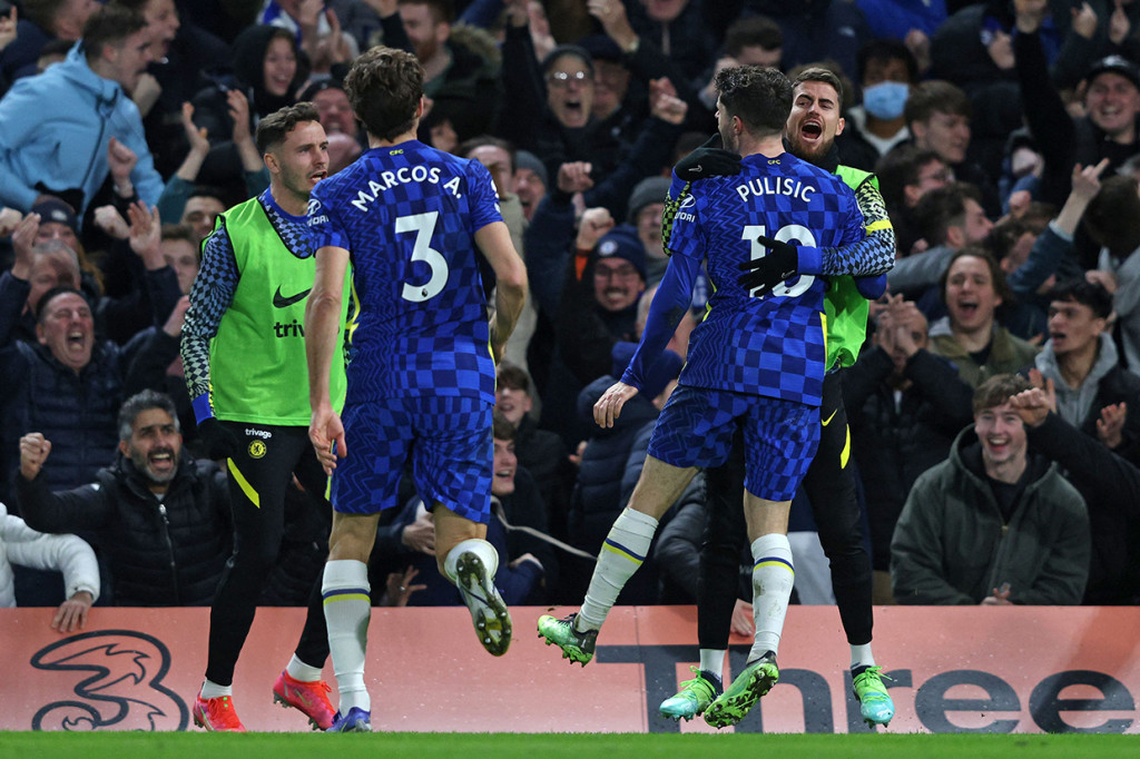 Christian Pulisic melakukan selebrasi usai mencetak gol ke gawang Liverpool pada pekan ke-21 Liga Inggris.