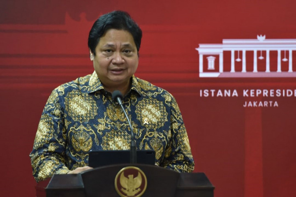 Sementara itu, Menteri Koordinator Bidang Perekonomian Airlangga Hartarto mengatakan, pemerintah akan kembali menyesuaikan daftar negara yang WNA-nya dilarang masuk di Indonesia.