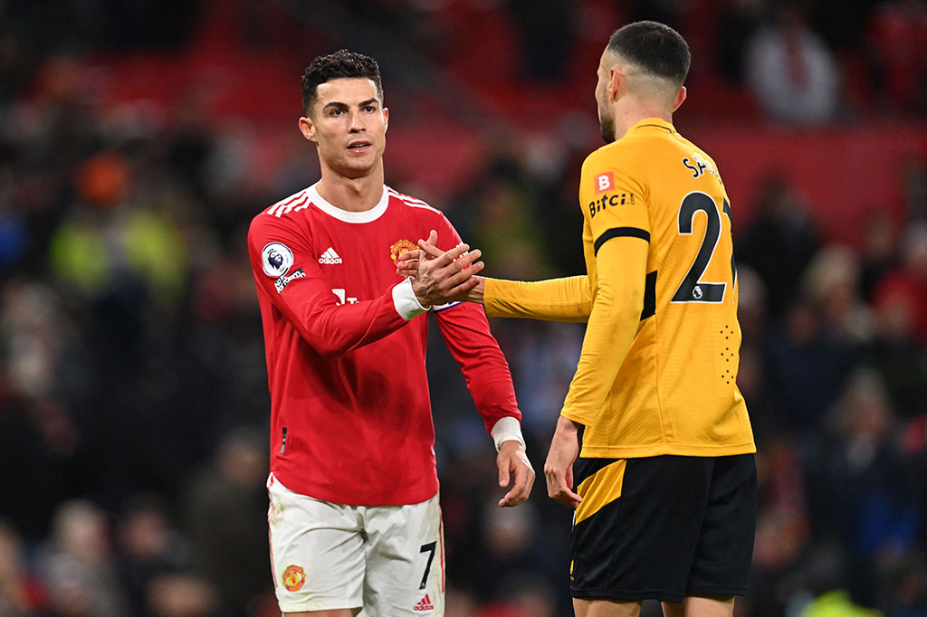 Hasil ini membuat Setan Merah tetap berada di peringkat tujuh klasemen sementara dengan koleksi 31 poin. Sementara Wolves yang meraih kemenangan pertama di Old Trafford sejak 1980 naik ke urutan delapan dengan 28 poin.