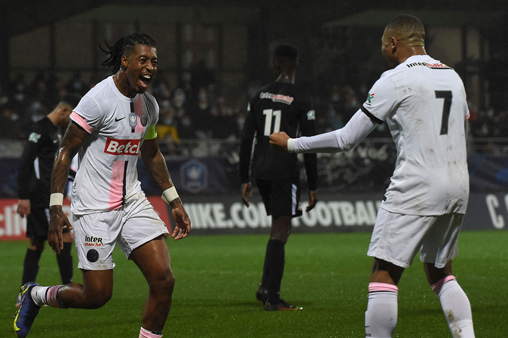 Kimpembe kemudian memberi umpan kepada Kylian Mbappe untuk menggandakan timnya saat pertandingan memasuki menit ke-59.