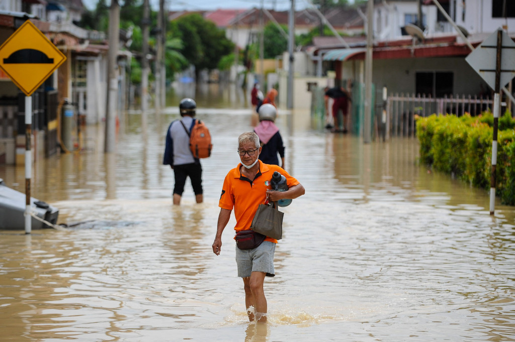 Tercatat ada tujuh negara bagian Malaysia yang diterjang banjir pada 2 Januari 2022.