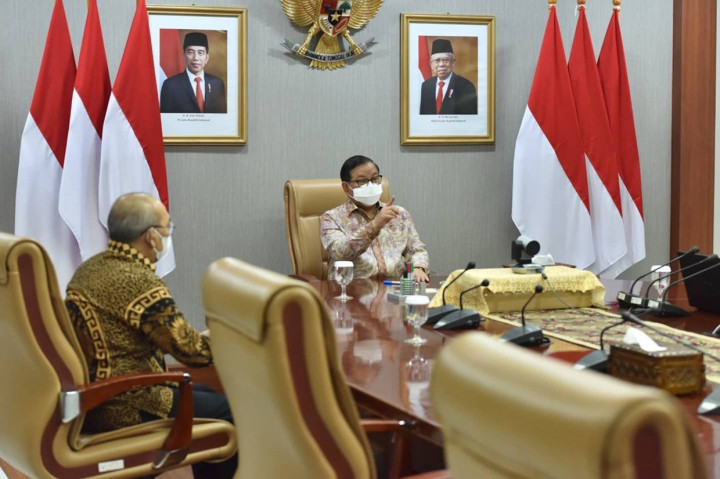 Pramono Anung meminta seluruh jajaran Sekretariat Kabinet (Setkab) untuk memberikan kinerja maksimal dalam melaksanakan dukungan manajemen kabinet kepada Presiden dan Wakil Presiden (Wapres) RI dalam penyelenggaraan pemerintahan, termasuk di saat pandemi Covid-19 saat ini.