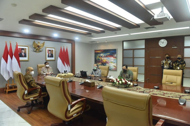 Pada tahun 2022, Setkab memperoleh alokasi anggaran sebesar Rp326,3 miliar. Anggaran tersebut akan dipergunakan oleh enam kedeputian di lingkungan Setkab serta Staf Khusus Presiden dan Staf Khusus Wakil Presiden untuk melaksanakan program dukungan manajemen dan program penyelenggaraan layanan kepada Presiden dan Wakil Presiden.