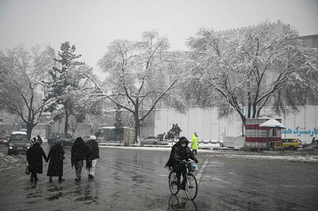 Namun, beberapa kecelakaan lalu lintas juga terjadi akibat hujan salju. 