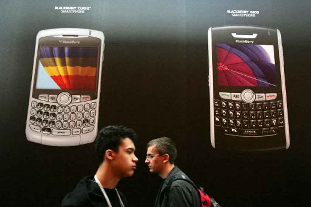 BlackBerry menyatakan alasan menghentikan sistem operasi karena mereka ingin memberikan layanan keamanan intelijen perangkat lunak bagi pelanggan perusahaan dan pemerintah.