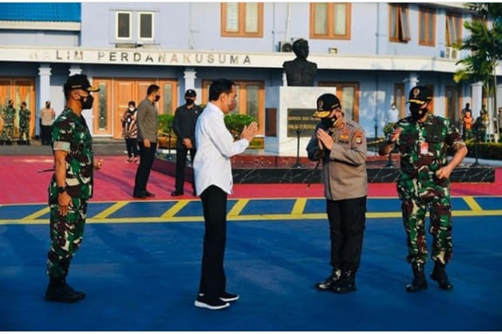 Setibanya di Pangkalan TNI AU Adi Soemarmo, Boyolali, Jateng, Jokowi akan melanjutkan perjalanan menuju Sragen. Jokowi kemudian akan menyerahkan bantuan kepada pedagang kaki lima (PKL) dan warung di Pasar Gemolong. Setelah itu Presiden akan menyerahkan bantuan di Pasar Purwodari, Grobogan.