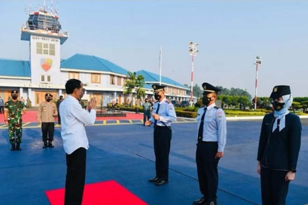 Presiden kemudian melanjutkan perjalanan ke Blora menggunakan Helikopter Super Puma TNI AU untuk meresmian Bendungan Randugunting.