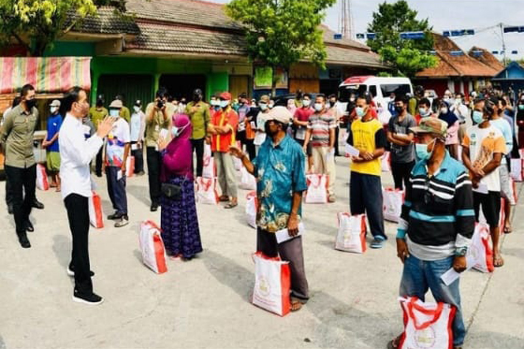 Mengawali kunjungan kerjanya di Provinsi Jawa Tengah, Rabu, 5 Januari 2022 Presiden Joko Widodo (Jokowi) mengunjungi Pasar Gemolong di Kecamatan Gemolong, Kabupaten Sragen.