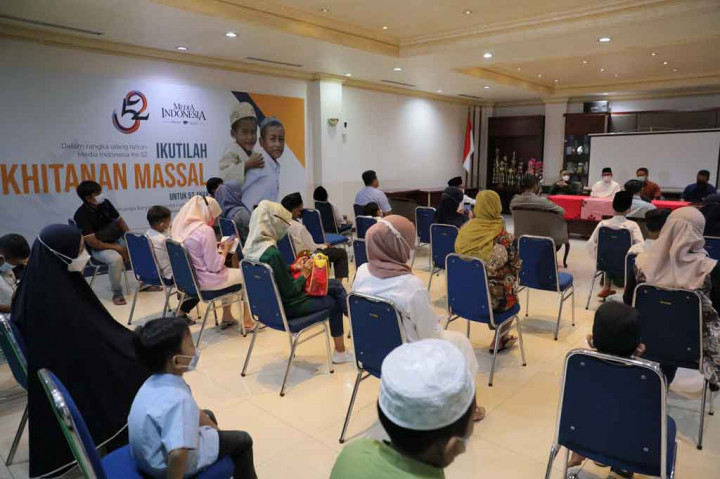 Sementara Direktur Utama Media Indonesia Firdaus Dayat menjelaskan acara sunatan masal ini diadakan dalam rangka ulang tahun ke-52 Media Indonesia bekerja sama dengan Rumah Sunat dr Mahdian yang diharapkan bisa bermanfaat untuk masyarakat.