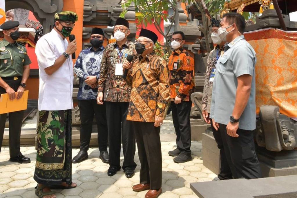 Enam rumah ibadah yang diresmikan yakni Masjid At-Taqwa, Gereja Katolik Santo Petrus, Gereja Protestan Graha Layanan Kristen, Pura Widya Santika, Vihara Dhamma Sasana, dan Kelenteng Kebajikan Agung.