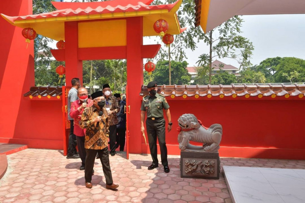 Ma'ruf menyebutkan, pembangunan enam rumah ibadah itu menjadikan Universitas Pancasila sebagai universitas swasta pertama di Indonesia yang memiliki enam rumah ibadah di lingkungan kampus. 