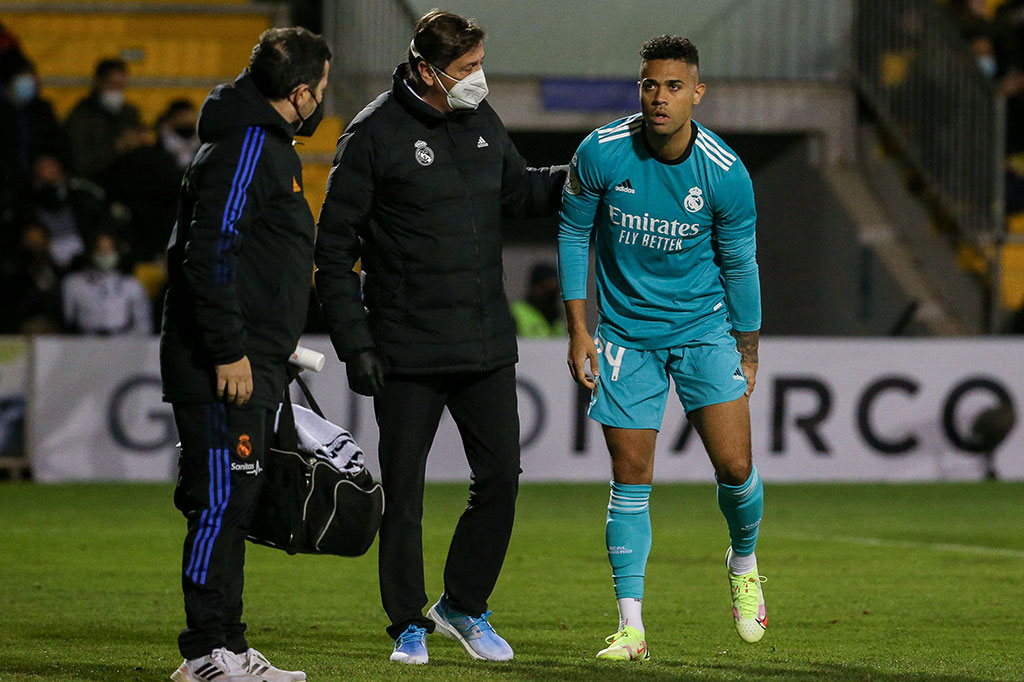 Selepas jeda, Madrid harus menarik keluar Mariano Diaz di awal babak kedua karena cedera dan digantikan Marco Asensio.