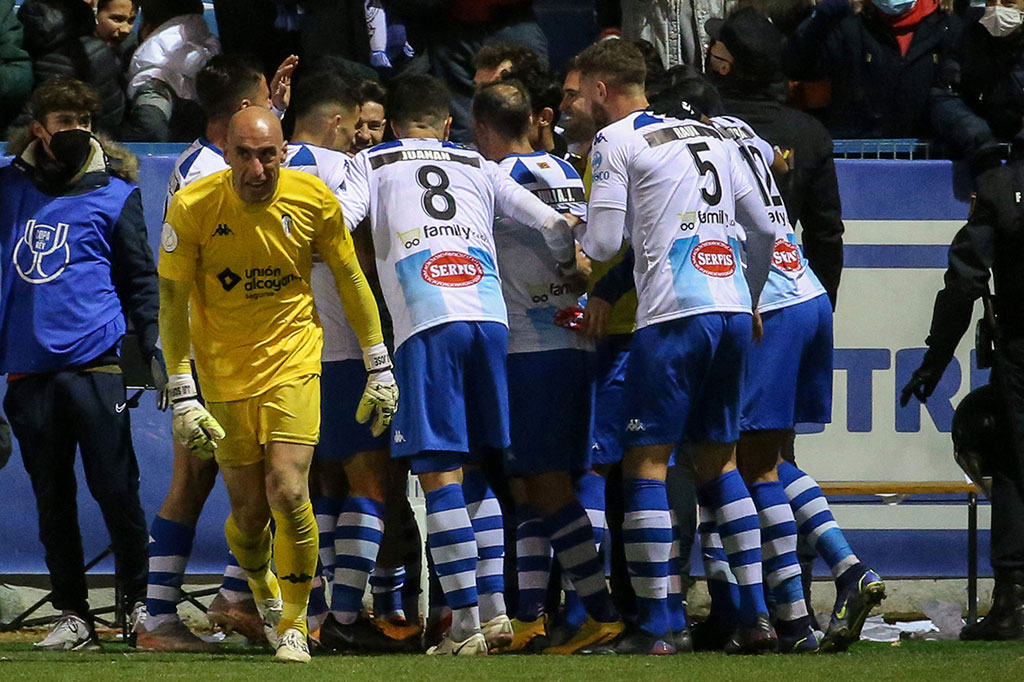 Alcoyano kemudian berhasil menyamakan skor pada menit ke-66 lewat aksi Dani Vega yang melewati tiga pemain Madrid sebelum menaklukkan kiper Madrid Andriy Lunin. Skor menjadi imbang 1-1.